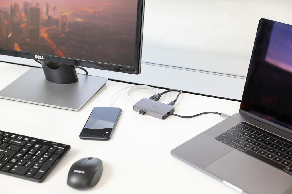 Targus DOCK419 USB-C 4K Thunderbolt 3 Docking Station with 100W PD Pass Thru - Silver