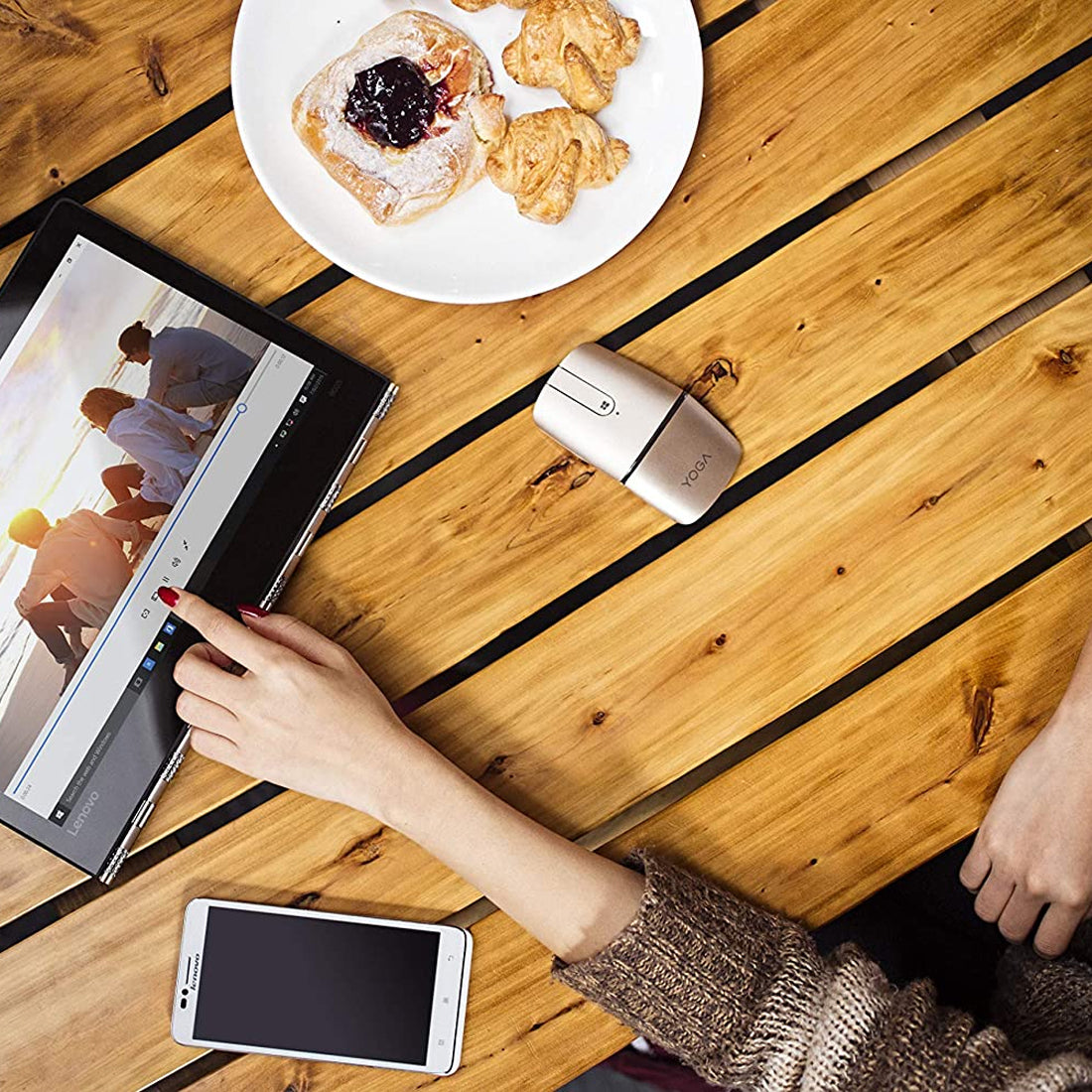 Lenovo Yoga Wireless Mouse with 1600 DPI Optical Sensor and Rechargeable Internal Battery