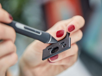 Wacom Cintiq 22 DTK-2260 21.5" 1080p FHD Creative Graphic Tablet with Pro Pen 2 - Black