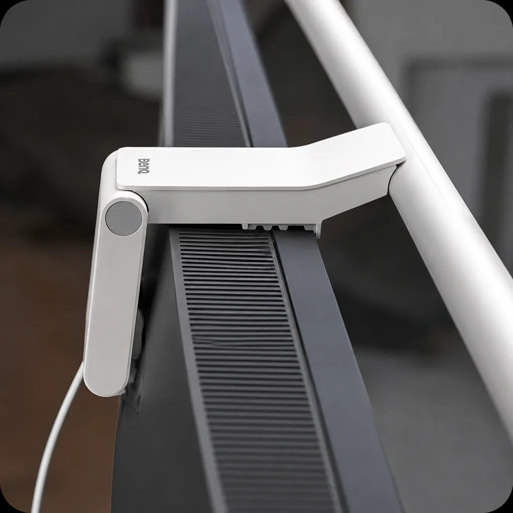 Close-up of BenQ ScreenBar PRO patented monitor clamp for secure installation on flat and curved monitors -tpstech.in