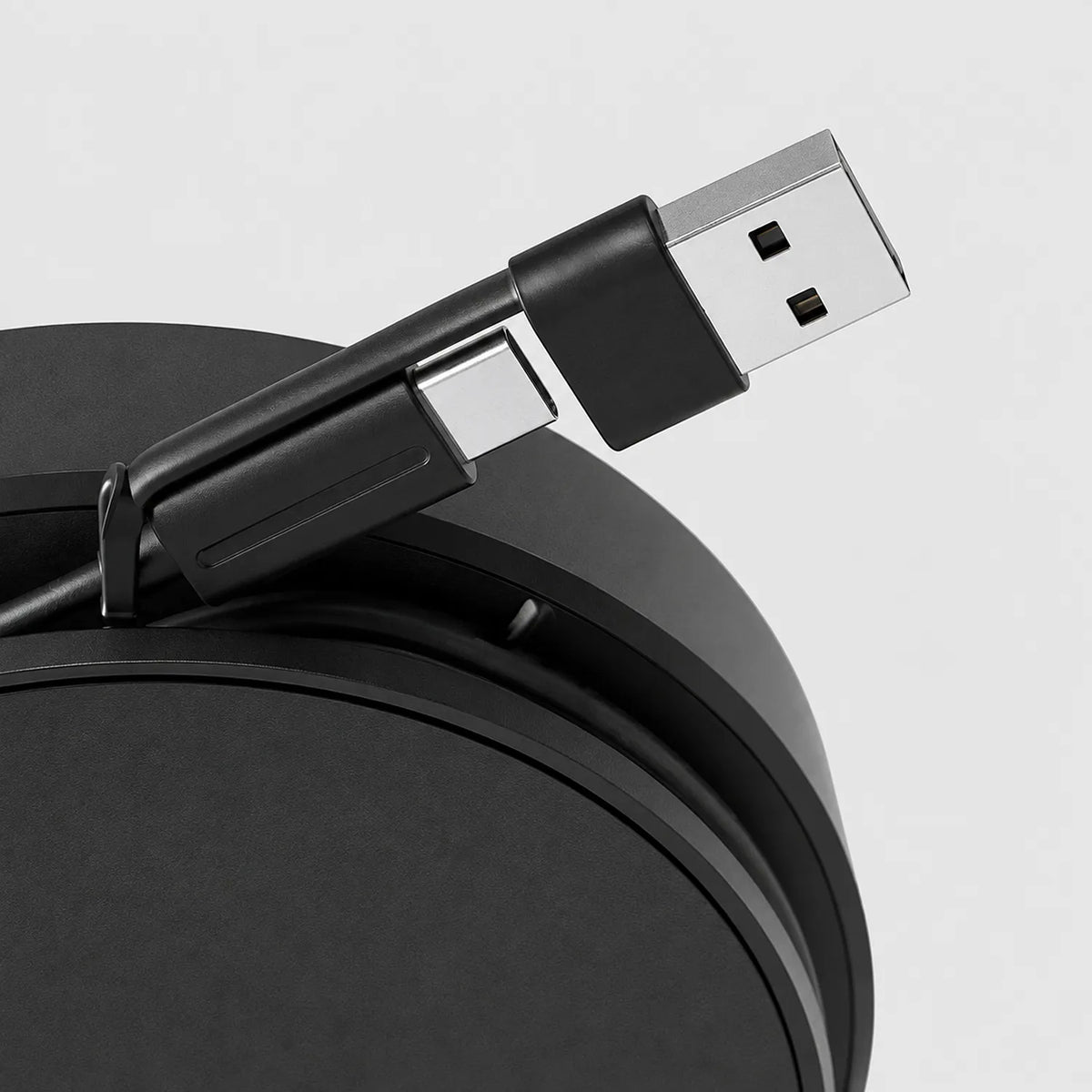 Jabra Speak2 75 UC Wireless Bluetooth Speakerphone showing integrated USB-C and USB-A combo connector cable -tpstech.in
