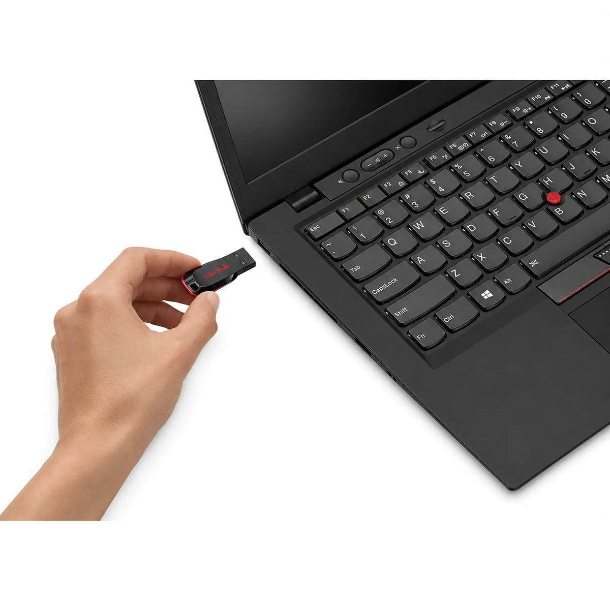 SanDisk Cruzer Blade 128GB USB 2.0 Pendrive Being Plugged into Laptop USB Port -tpstech.in