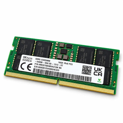 SK hynix HMCG78AHBVA315N 16GB DDR5-6400 CSODIMM RAM pulled-out laptop memory module top perspective view -tpstech.in